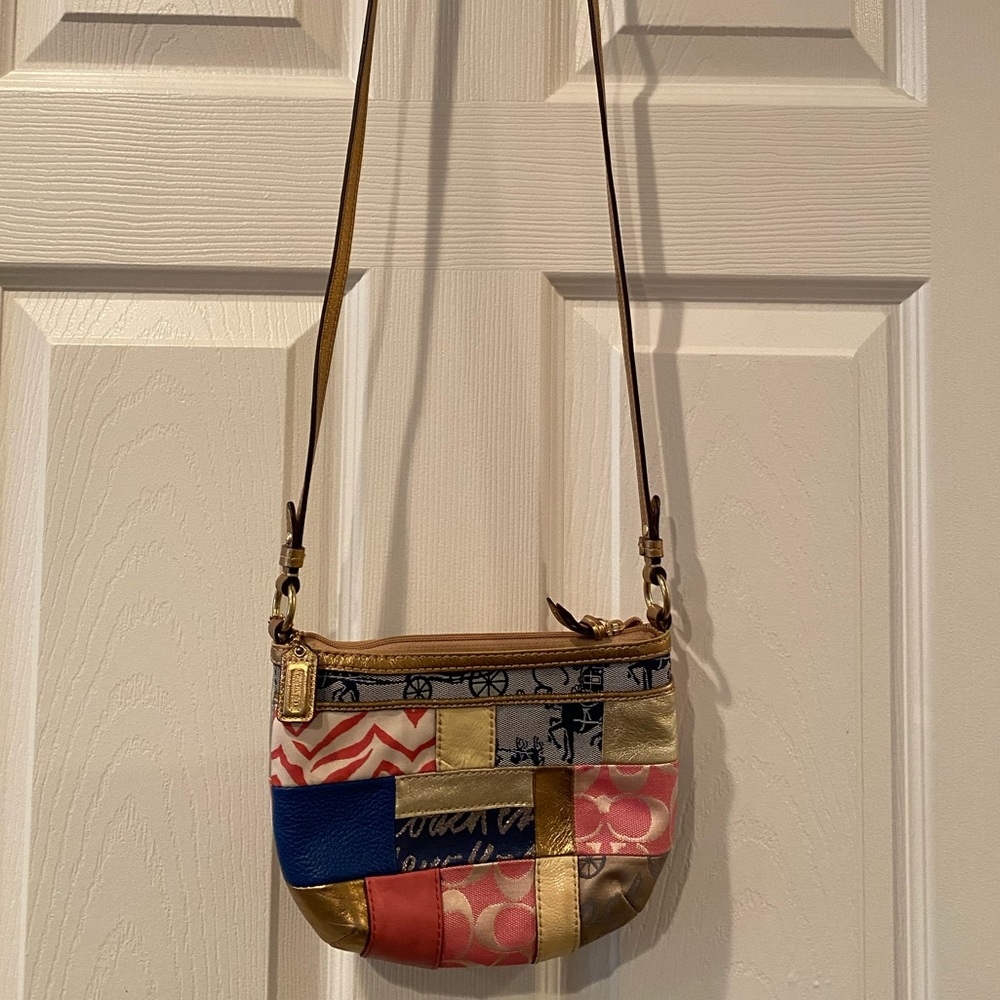 COACH small purse - Picture 2 of 3